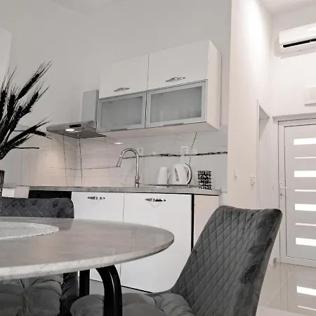 Luna Appartement Nečujam
